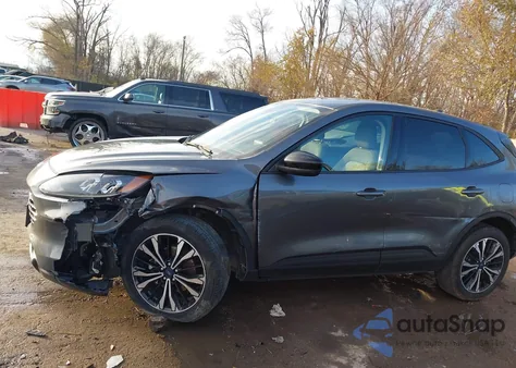 2021 Ford Escape Se Hybrid from USA, damaged, VIN 1FMCU0BZXMUA27830